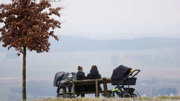 Lieber Kinder statt Karriere? Forscher haben das Rollenbild junger Frauen untersucht (Symbolbild). - &copy; Thomas Warnack/dpa