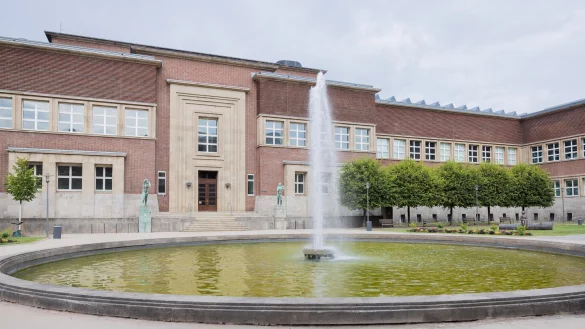 Wie riecht der Wald, der Krieg oder der Weltraum? Das kann im Kunstpalast Düsseldorf erschnuppert werden. (Archivbild) - © Rolf Vennenbernd/dpa