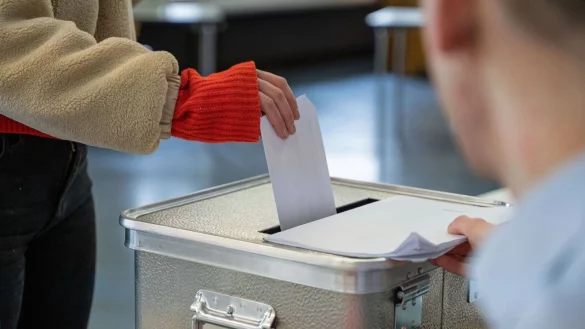 In NRW d&uuml;rfen k&uuml;nftig auch 16- und 17-J&auml;hrige bei Landtagswahlen w&auml;hlen. (Symbolbild) - &copy; Helena Dolderer/dpa