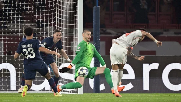 Luis D&iacute;az (r) erzielt das fr&uuml;he 1:0 f&uuml;r Bayern. - &copy; Federico Gambarini/dpa