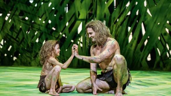 Am 19.12. stehen Vater und Sohn beim Musical «Tarzan» gemeinsam auf der Bühne. - © Johan Persson/Stage Entertainment/dpa