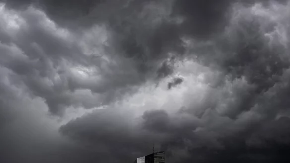 Die Bankenaufsicht der Europ&auml;ischen Zentralbank (EZB) nimmt regelm&auml;&szlig;ig die Krisenfestigkeit gro&szlig;er Banken im Euroraum unter die Lupe. (Symbolbild) - &copy; Boris Roessler/dpa
