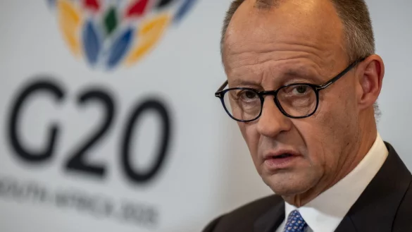 Sieht keine schnelle Rückkehr zum G8-Format: Bundeskanzler Friedrich Merz. - © Michael Kappeler/dpa