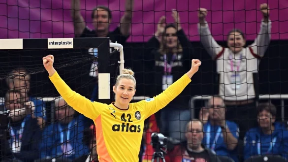 Torhüterin Katharina Filter überragt beim Viertelfinal-Einzug. - © Federico Gambarini/dpa