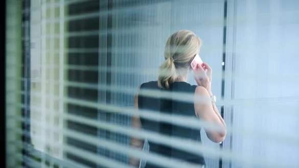 Mehr als jede dritte Position in den F&uuml;hrungsetagen gro&szlig;er &ouml;ffentlicher Unternehmen ist inzwischen von einer Frau besetzt. (Symbolbild) - &copy; Annette Riedl/dpa