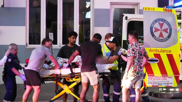 Die Beh&ouml;rden gehen bei der Tat vom Sonntag von einem antisemitischen Terroranschlag aus. - &copy; Mark Baker/AP/dpa