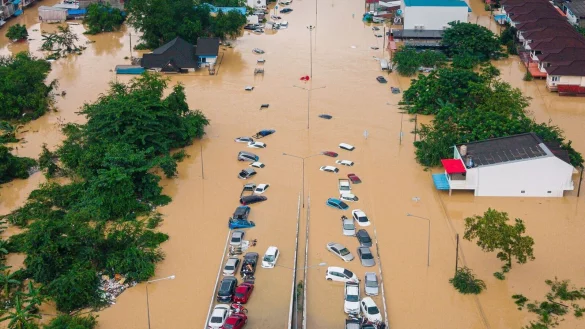 Teile von Südthailand wurden zum Katastrophengebiet erklärt. - © Arnun Chonmahatrakool/AP/dpa
