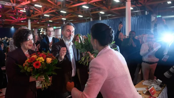Führungswechsel beim BSW: Sahra Wagenknecht gibt den Vorsitz ab, Amira Mohamed Ali und Fabio De Masi sind gewählt. - © Klaus-Dietmar Gabbert/dpa