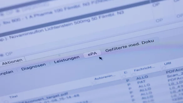 Der Haus&auml;rztinnen- und Haus&auml;rzteverband findet die elektronische Patientenakte gut, bem&auml;ngelt aber die technische Umsetzung. (Symbolbild) - &copy; Rolf Vennenbernd/dpa-Pool/dpa