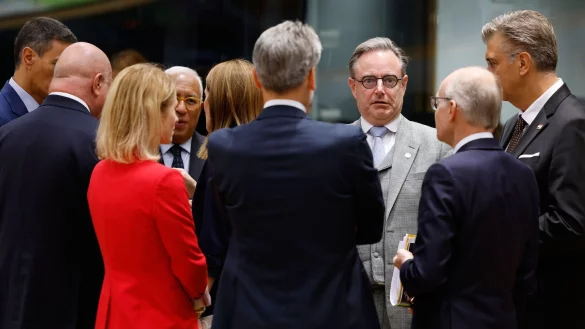 Der belgische Premierminister Bart De Wever forderte beim Gipfel Sicherheiten und gab letztlich auch sein OK. - &copy; Geert Vanden Wijngaert/AP/dpa