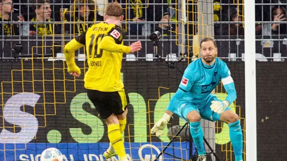 Julian Brandt schoss das 1:0 gegen Hoffenheim. - © Bernd Thissen/dpa