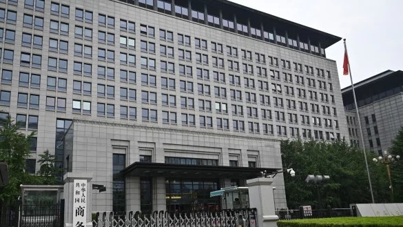 Chinas Handelsministerium reagierte auf eine Frage zu einem verschobenen Telefonat. (Archivbild) - © Johannes Neudecker/dpa