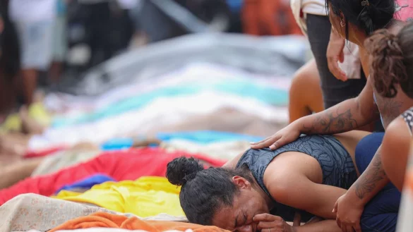 Nach dem blutigen Polizeieinsatz wird um die Get&ouml;teten getrauert. Menschenrechtsorganisationen fordern eine Untersuchung. - &copy; Tomaz Silva/Agencia Brazil/dpa