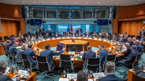 Bund und Länder vertagen Lösung im Finanzstreit. - © Michael Kappeler/dpa