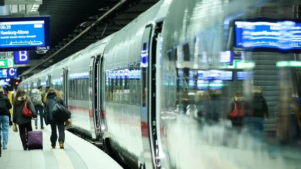 Jeder zweite Zug im Oktober unp&uuml;nktlich - &copy; Annette Riedl/dpa