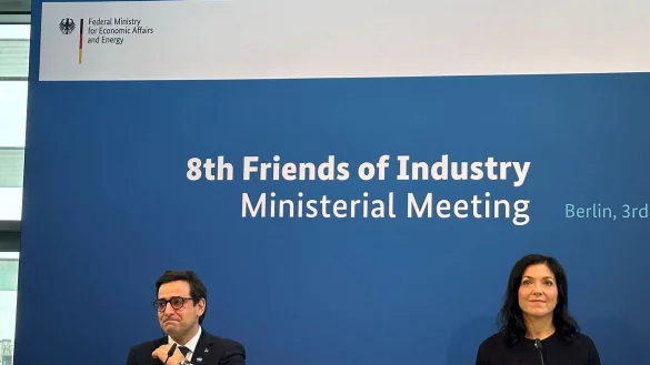 Reiche betont die Bedeutung der Industrie - &copy; Andreas Hoenig/dpa