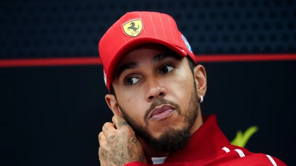 Den Rückblick auf diese Saison wollte sich Hamilton ersparen. - © David Davies/PA Wire/dpa