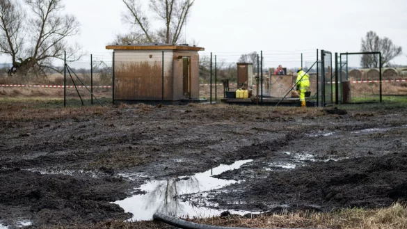 Die Pipeline von Rostock nach Schwedt ist nach dem Austritt von &Ouml;l aus einem Leck wieder in Betrieb. (Archivbild) - &copy; Fabian Sommer/dpa