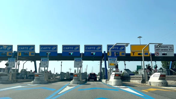 In Italien soll es bei Verspätungen wegen Autobahn-Baustellen jetzt Geld zurückgeben. (Archivfoto) - © Christoph Sator/dpa