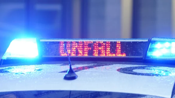 Ein Motorradfahrer ist nach einem Unfall auf einer Landstraße bei Euskirchen gestorben. - © Marcus Brandt/dpa