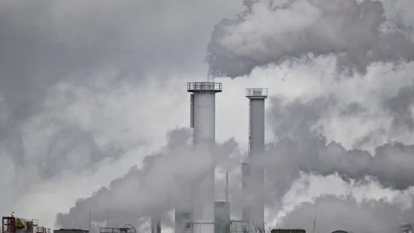 Rauchende Schlote - Im Qualm ist oft CO2 enthalten. (Archivbild) - &copy; Patrick Pleul/dpa