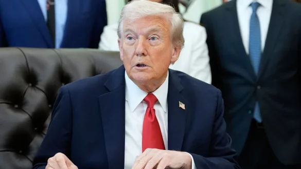 US-Präsident Trump geht nicht davon aus, dass die neuen, von ihm forcierten Zölle gegen China für die Wirtschaft haltbar sind. (Archivfoto) - © Alex Brandon/AP/dpa