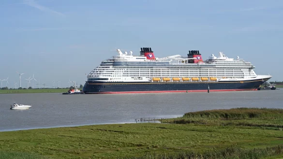 Die «Disney Destiny» ist das jüngste von der Meyer Werft fertiggestellte Kreuzfahrtschiff. (Archivfoto) - © Lars Penning/dpa