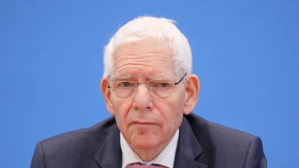 Zentralratspr&auml;sident Josef Schuster beobachtet eine Gew&ouml;hnung an Antisemitismus in Deutschland. (Archivbild) - &copy; Soeren Stache/dpa