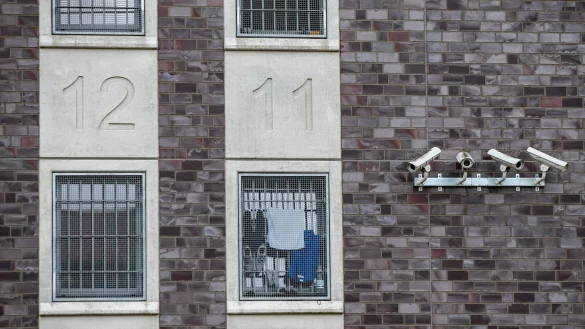 Wegen Bagatelldelikten sitzen deutlich weniger Menschen hinter Gittern als vor zwei Jahren. (Symbolbild) - &copy; Marcel Kusch/dpa