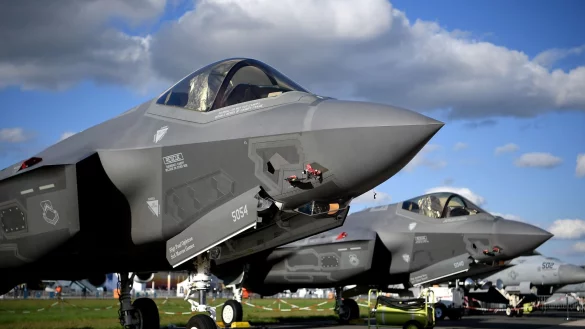 Die F-35 vom US-Rüstungskonzern Lockheed Martin gilt als modernstes Kampfflugzeug der Welt. (Archivbild) - © Britta Pedersen/dpa-Zentralbild/dpa