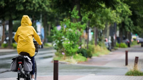In NRW fällt in den kommenden Tagen immer wieder Regen. (Symbolbild) - © Christoph Reichwein/dpa