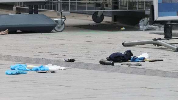 Die Polizei hat auf einer belebten Einkaufsstra&szlig;e in D&uuml;sseldorf einen bewaffneten Mann niedergeschossen und schwer verletzt. - &copy; David Young/dpa