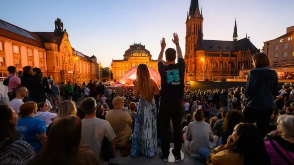 Festivals wie das «Kosmos» waren Publikumsmagnete im Kulturhauptstadtjahr. (Archivbild) - © Hendrik Schmidt/dpa