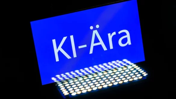 Das Wort des Jahres 2025 ist &laquo;KI-&Auml;ra&raquo;. Voraussichtlich 2026 werden viele Verbraucherinnen und Verbraucher erstmals einer Weiterentwicklung der Technologie begegnen - beim Online-Einkauf. (Symbolbild) - &copy; Robert Michael/dpa