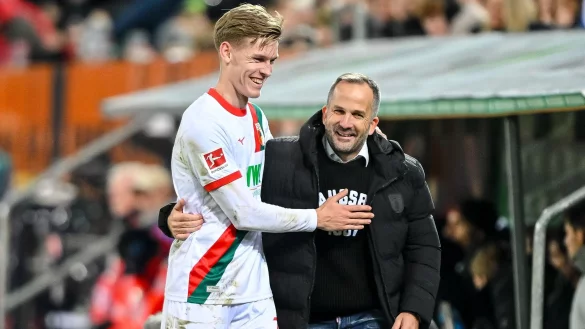 Die Laune beim FC Augsburg ist wieder blendend. - © Harry Langer/dpa