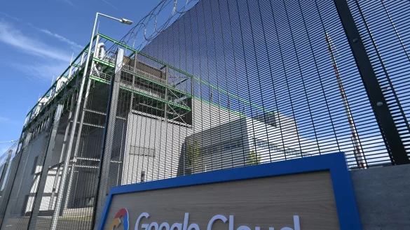 Google konzentriert sich mit seinen deutschen Rechenzentren auf den Gro&szlig;raum Frankfurt, auch weil sich in der N&auml;he der gro&szlig;e Internetknoten DE-CIX befindet. (Archivbild) - &copy; Arne Dedert/dpa