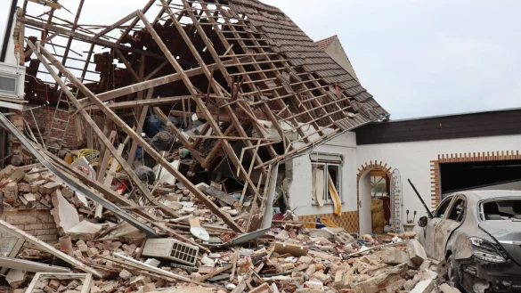 Die Ursache für die Explosion war zunächst unklar. - © René Priebe/dpa