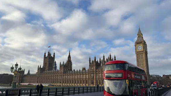 Die roten Doppeldeckerbusse sind aus dem Londoner Stadtbild nicht wegzudenken. (Archivbild) - &copy; Julia Kilian/dpa