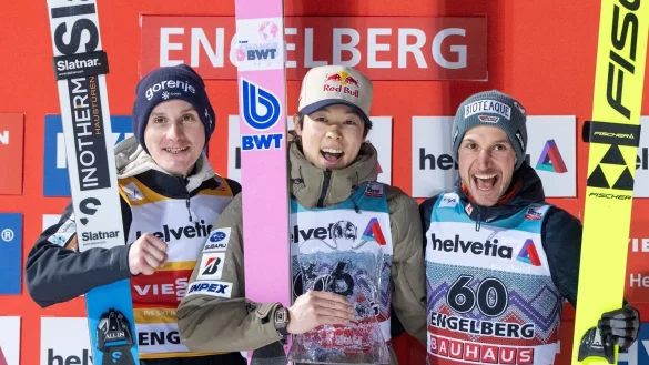 Drei Kandidaten f&uuml;r den Tourneesieg: Domen Prevc, Ryoyu Kobayashi und Felix Hoffmann (l-r). (Archivbild) - &copy; Urs Flueeler/KEYSTONE/dpa