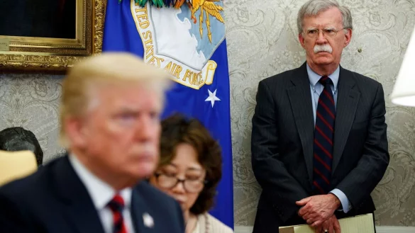 Bolton veröffentlichte 2020 ein Enthüllungsbuch, in dem er ein vernichtendes Bild von Trump zeichnete. (Archivbild) - © Evan Vucci/AP/dpa