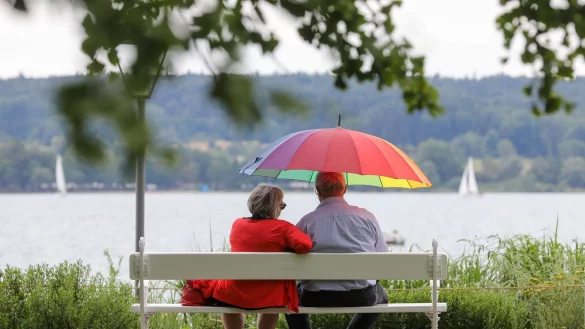 Gemeinsam positive Momente zu teilen hilft der Gesundheit. (Symbolbild) - &copy; Thomas Warnack/dpa