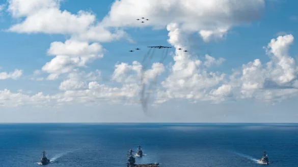 Das US-Milit&auml;r hat in der Region zahlreiche Kriegsschiffe zusammengezogen, die teils auch im Kampf gegen angebliche Drogenschmuggler eingesetzt werden. (Symbolbild) - &copy; Petty Officer 3rd Class Gladjimi/U.S. Pentagon/dpa