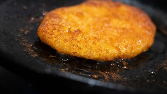 F&auml;llt das &laquo;Schnitzel&raquo; f&uuml;rs Veggie-Regal weg, m&uuml;sste R&uuml;genwalder M&uuml;hle viele Produkte neu benennen. (Symbolbild) - &copy; Marijan Murat/dpa