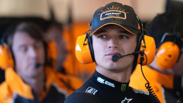 Für Lando Norris geht es um den WM-Titel. - © Nick Didlick/AP/dpa