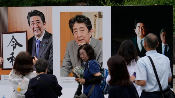 Der Auftakt zum Prozess gegen den Attent&auml;ter des japanischen Ex-Premiers Abe zieht gro&szlig;es Interesse auf sich. (Archivbild) - &copy; Shuji Kajiyama/AP/dpa