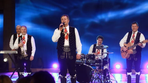 Norbert Rier (Mitte) muss sich von einer OP erholen - und wir zeitweise ersetzt. (Archivbild) - © Bodo Schackow/dpa