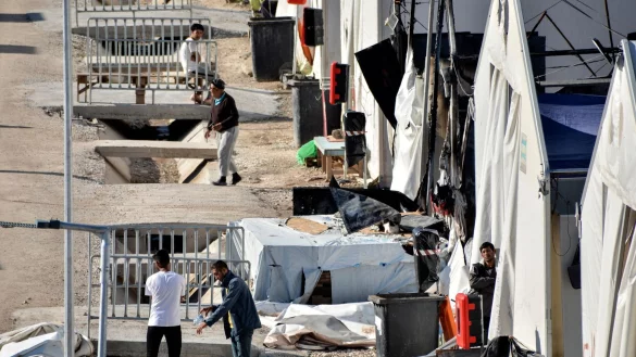 Als Staat mit einer EU-Außengrenze spürt Griechenland eine deutliche Belastung durch die Ankunft irregulärer Migranten über das Mittelmeer. (Archivfoto) - © Panagiotis Balaskas/AP/dpa