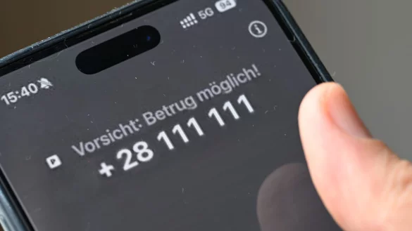 Besser nicht drangehen: Vodafone warnt bei einem Anruf vor einer m&ouml;glichen Betrugsmasche, hier ein gestelltes Bild mit einer fiktiven Telefonnummer, die Vodafone nur zwischenzeitlich zu technischen Testzwecken geschaltet hatte. - &copy; Wolf von Dewitz/dpa