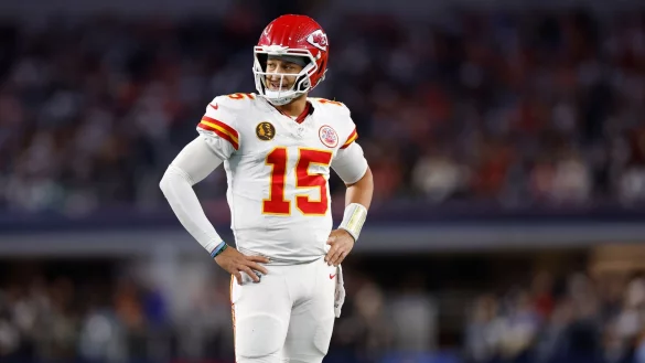 Droht mit den Kansas City Chiefs die Playoffs zu verpassen: Quarterback Patrick Mahomes - © Gareth Patterson/AP/dpa