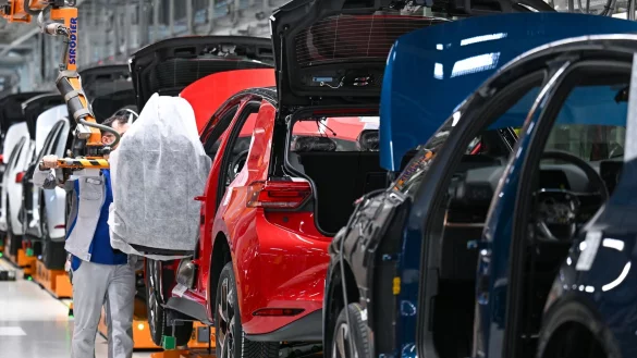 Die Produktion bei VW l&auml;uft auch n&auml;chste Woche weiter. (Archivbild) - &copy; Hendrik Schmidt/dpa